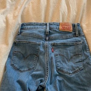 Levi’s 725 high rise bootcut size 25